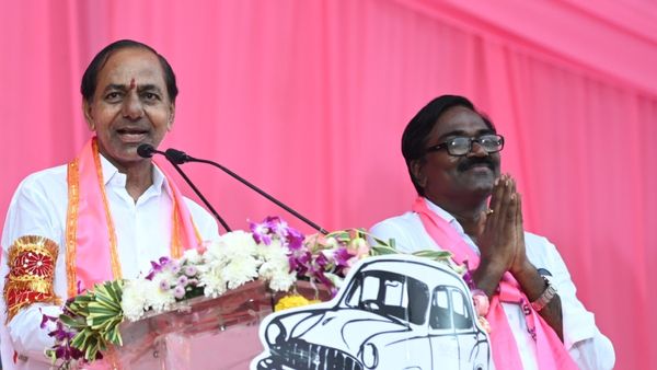 తుమ్మల తుప్పలు కావాలా? పువ్వాడా..: మాజీ మంత్రి, ఎంపీపై కేసీఆర్ తీవ్ర విమర్శలు