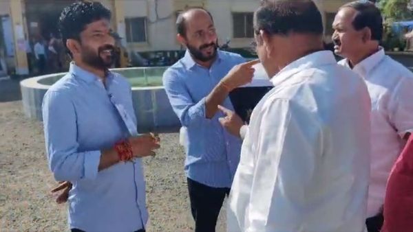 రేవంత్ రెడ్డి తమ్ముడికి రూల్స్ వర్తించవా?: కామారెడ్డిలో ఉద్రిక్తత