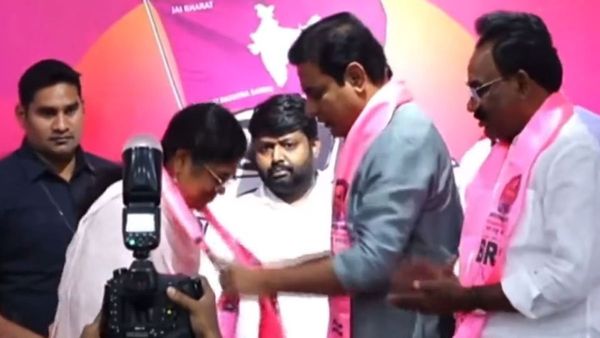 వీడియో: ఎన్నికల వేళ.. బీఆర్ఎస్‌లోకి కాంగ్రెస్ `సీనియర్`ను ఆహ్వానించిన కేటీఆర్