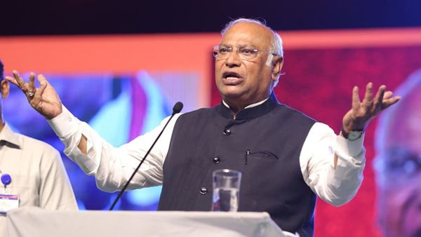 బీజేపీ పోటీలో లేదు.. బీఆర్ఎస్‌తో కలిసి..: కేసీఆర్, మోడీపై మల్లిఖార్జున ఖర్గే విమర్శలు