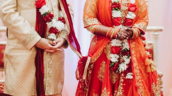 ఆంటీ కూతురితో లవ్ మ్యారేజ్, ఎస్కేప్, అర్దరాత్రి అత్త ఇంట్లోకి వెళ్లిన అల్లుడు ఏం చేశాడంటే ?