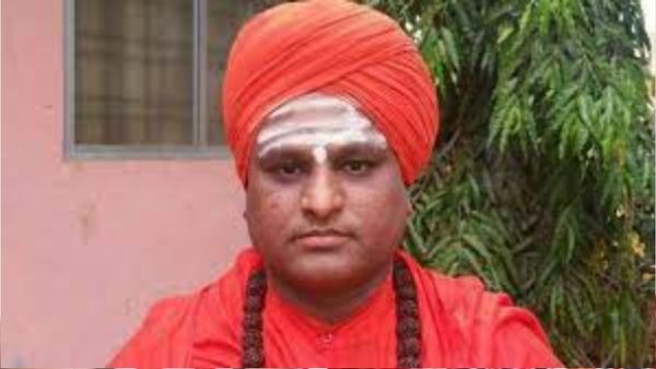 మా కులం నాయకుడికి ఎందుకు సీఎం పదవి ఇవ్వకూడదు ?, మా ఓట్లు కావాలి అంతేనా, స్వామీజీ ఫైర్ !