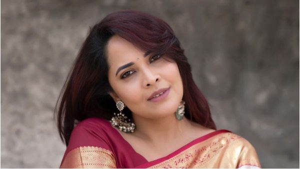 అల్లు అర్జున్ పై నాలుక మడతేసిన అనసూయ