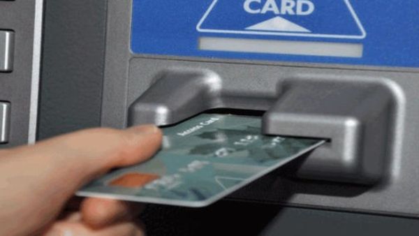 ATM: ఏటీఎం తెరుచుకోలేదని నిప్పు పెట్టిన వ్యక్తి..