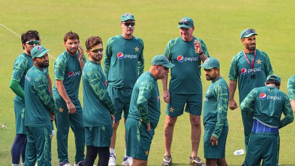 ఇంగ్లాండ్ తొలుత బ్యాటింగ్‌కు దిగినా చాలు: పాకిస్తాన్ ఖేల్ ఖతం