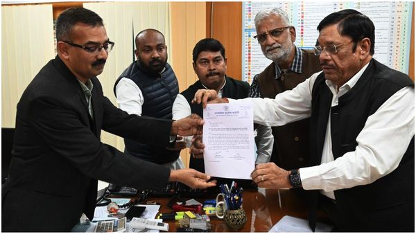 MP Polls: కౌంటింగ్ కు ముందే తెరుచుకున్న బ్యాలెట్ బాక్స్-ఈసీకి కాంగ్రెస్ ఫిర్యాదు