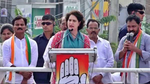 వచ్చే ఐదేళ్లు ఎలాంటి పాలన కావాలో తేల్చుకోండి: కేసీఆర్ సర్కారుపై ప్రియాంక ఘాటు విమర్శలు