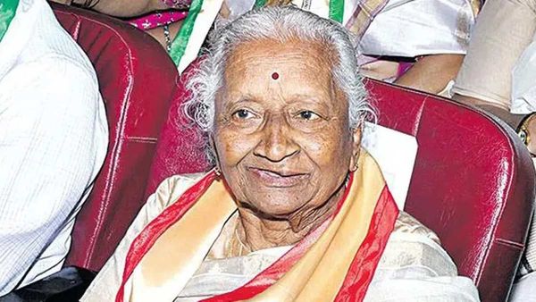 93 ఏళ్ళ వయస్సులో పీహెచ్డీ పట్టా.. బామ్మా.. నీ స్పూర్తికి హ్యాట్సాఫ్!!