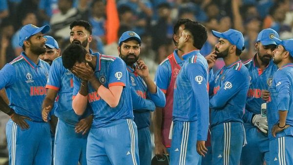 మీ కన్నీరు చూడలేం - చలించిన సినీ సెలబ్రెటీలు, ఫ్యాన్స్ : ఎప్పటికీ మీ వెంటే..!!