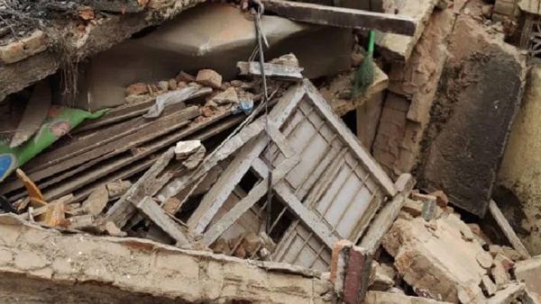 బెంగళూరులో కుప్పకూలిన స్కూల్, పక్కన కార్లు, వాహనాలు ధ్వంసం, 80 మంది విద్యార్థులు?