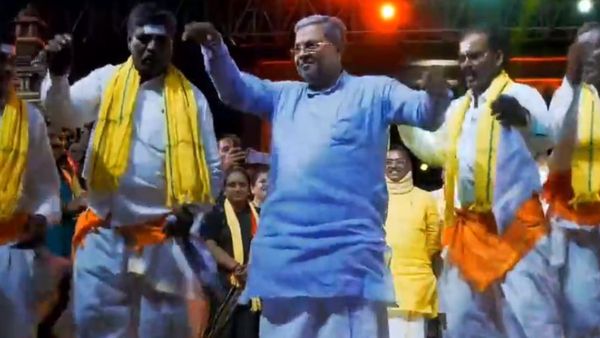 వీడియో: సిద్ధరామయ్య.. కళాకారుడే: అద్దిరిపోయిన డాన్స్ మూమెంట్స్