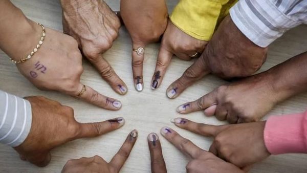 TS Polls: హైదరాబాద్ సెటిలర్ల ఓటు ఎవరికంటే ? కీలక కారణం అదే...