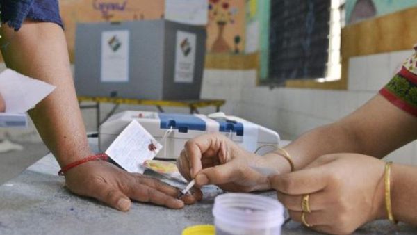 మిజోరాం ఎన్నికలు రేపే.. అక్కడ త్రిముఖ రాజకీయ చదరంగం.. గెలుపెవరిదో!!