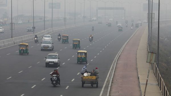 ఢిల్లీని వీడని కాలుష్య మేఘాలు.. తాజా పరిస్థితి ఇలా!!