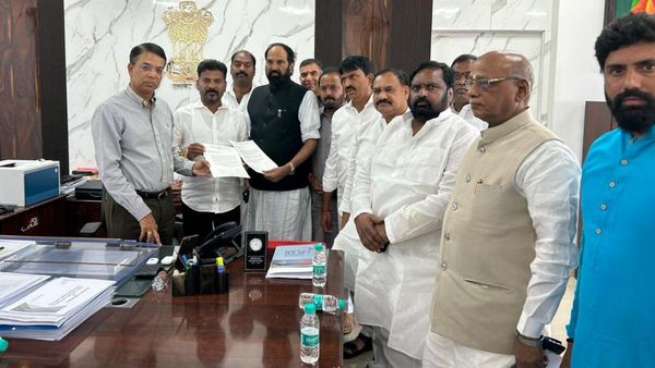 4 వరకు కేసీఆర్ సర్కారును కట్టడి చేయండి: సీఈవోకు కాంగ్రెస్ ఫిర్యాదు, సంచలన ఆరోపణలు