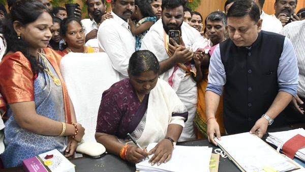 అంగన్వాడీలకు గుడ్‌న్యూస్ చెప్పిన మంత్రి సీతక్క