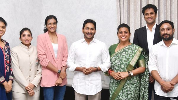 ‘ఆడుదాం ఆంధ్ర’ లక్ష్యం ఇదేనంటూ సీఎం జగన్: పీవీ సింధు సహా క్రీడాకారుల భేటీ