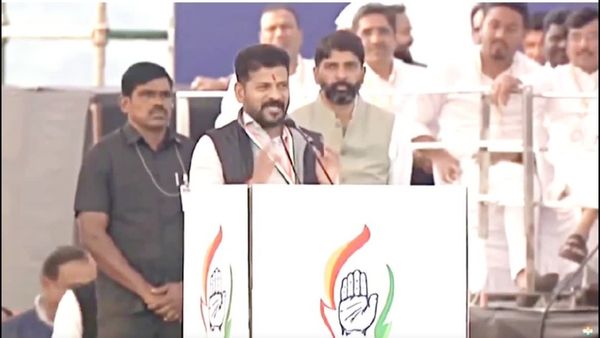 ఎర్రకోటపై కాంగ్రెస్ జెండా: రేవంత్, మోడీ మెడిసిన్‌కు కాలం చెల్లిందన్న సీఎం