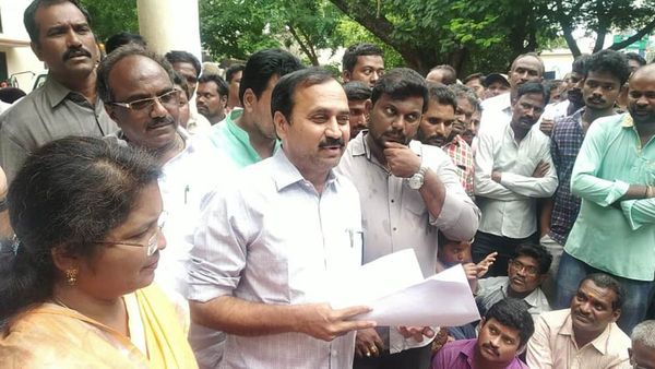 ఆళ్ల రామకృష్ణారెడ్డి రాజీనామాతో.. అనూహ్య పరిణామాలు: బీసీ నేతకు ఫోన్ కాల్