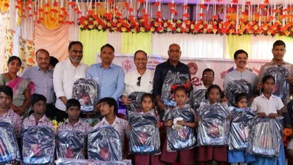 NRI News: ఆటా ఆధ్వర్యంలో గిరిజనులకు సాయం..