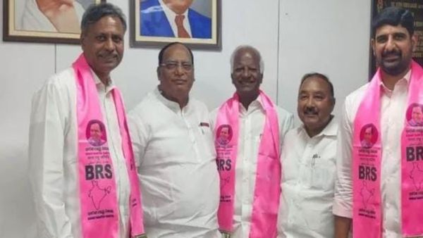 ముగ్గురు బీఆర్ఎస్ ఎమ్మెల్సీల రాజీనామా..!!