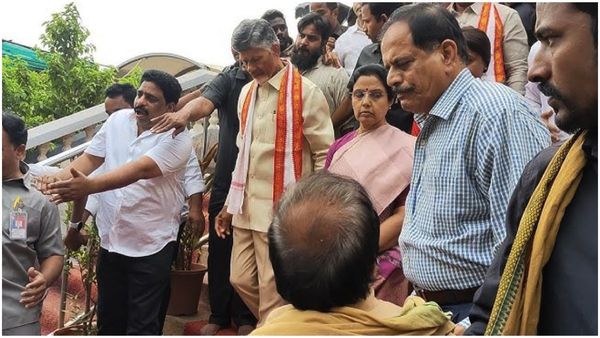 అది మాత్రం మర్చిపోలేం-చంద్రబాబు పరోక్ష వ్యాఖ్యలు-బెజవాడ దుర్గమ్మ దర్శనం..