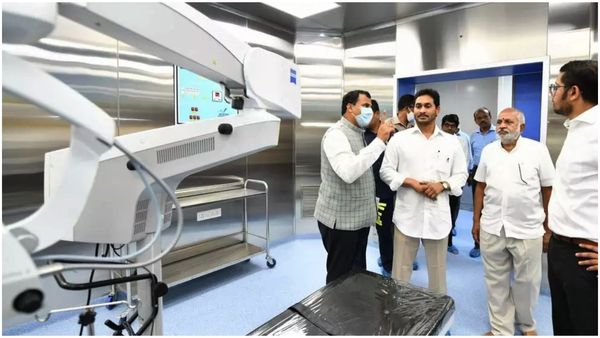 కడపలో బిజీబిజీగా సీఎం జగన్: రిమ్స్ లో సూపర్ స్పెషాలిటీ ఆసుపత్రి ప్రారంభం!!