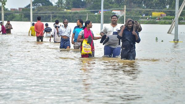 Cyclone Michaung: నెల్లూరు సమీపంలో సూపర్ సైక్లోన్ తిష్ఠ : బాపట్ల-మచిలీపట్నం తీరం మొత్తం డేంజర్‌