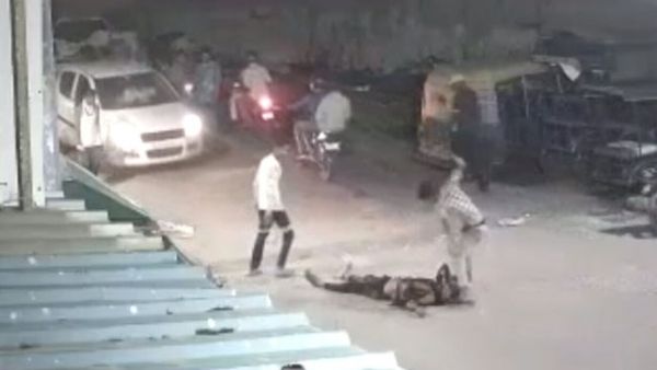 Delhi : దారి ఇవ్వ‌లేదని డ్రైవ‌ర్‌ను క‌త్తితో పొడిచి చంపేశాడు..