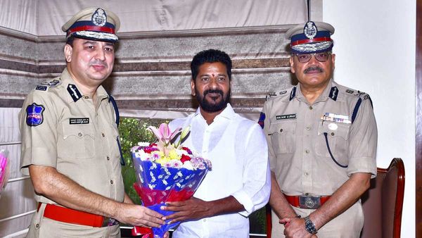 రేవంత్ నివాసానికి డీజీపీ, 