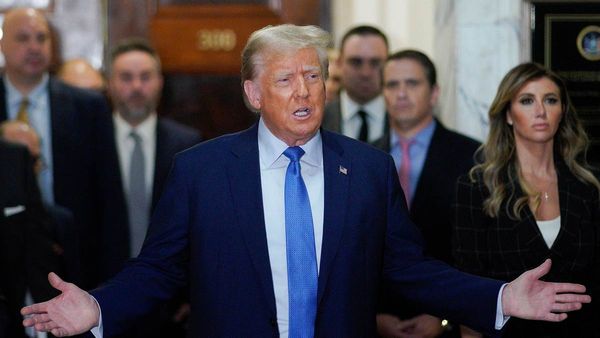 డొనాల్డ్ ట్రంప్‌కు బిగ్ షాక్: అధ్యక్ష ఎన్నికల్లో పోటీకి అనర్హుడు: సుప్రీంకోర్టు సంచలన తీర్పు