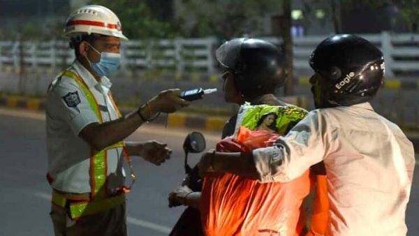 New Year: రాత్రి 8 గంటల నుంచే డ్రంక్ అండ్ డ్రైవ్.. దొరికితే రూ.10 వేల ఫైన్..