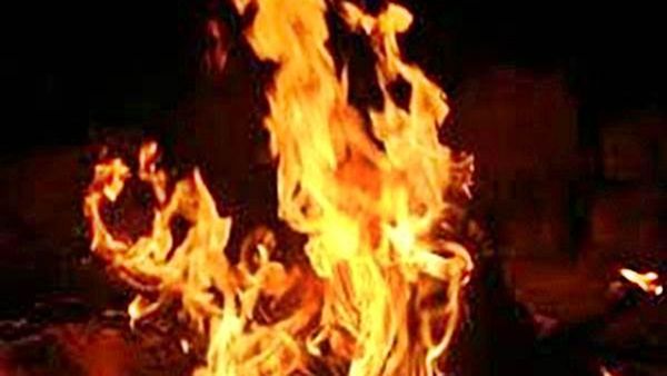 పోలీసు మీద పెట్రోల్ పోసి నిప్పంటించి తలగబెట్టిన ప్రియురాలు, ఒకే చోట ఉద్యోగం చేస్తూ!