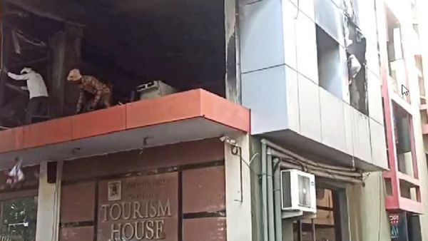 తెలంగాణ పర్యాటక భవన్‌​లో భారీ అగ్ని ప్రమాదం: కీలక పత్రాలు బుగ్గిపాలు, కుట్రే అన్న నారాయణ