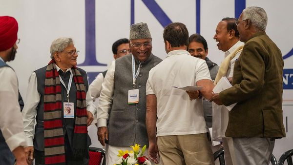 ఇండియా కూటమి ప్రధాని అభ్యర్థిగా మల్లిఖార్జున ఖర్గే: మమత, కేజ్రీవాల్ మద్దతు, కానీ