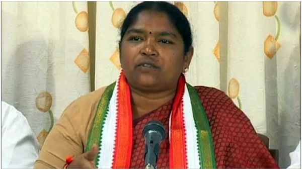 మరికొద్ది గంటల్లో కౌంటింగ్: తనపై కుట్ర జరిగిందని సీతక్క ఆవేదన!!