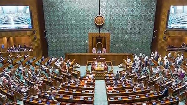 Parliament: లోక్ సభ నుంచి 15 మంది విపక్ష ఎంపీల సస్పెన్షన్-కలర్ స్మోక్ పై నిరసనలతో..