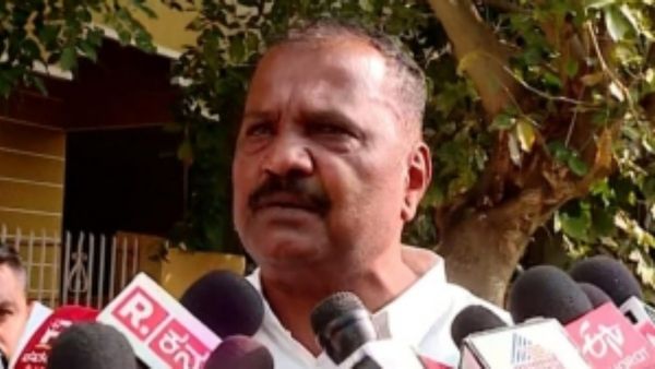 పార్లమెంట్ లో కలకలం, నా కొడుకు ఉరి వెయ్యండి, బీఇ చదివి ఏం చేస్తున్నాడంటే ?, గౌడ !