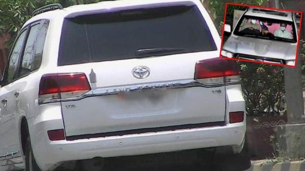 సామాన్యుడులా కేసీఆర్..ట్రాఫిక్ సిగ్నల్స్ పడ్డ చోటల్లా కారును నిలుపుతూ ప్రయాణం