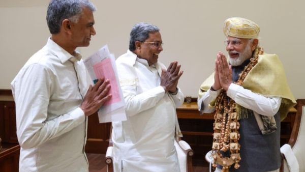 దమ్ముంటే ప్రధాని మోదీని ప్రశ్నించండి, దుమ్ము దులుపేసిన సీఎం, కూలి పని చేశారా ?