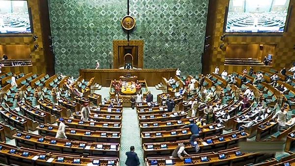 Parliament: బీజేపీ ఎంపీ పాస్ తో గ్యాలరీలోకి-స్మోక్ గ్యాస్ తో భయపెట్టే యత్నం- నలుగురు అరెస్ట్..