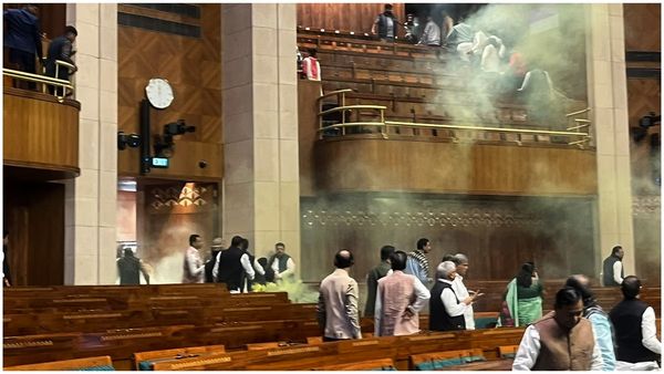 చొరబాటుపై పార్లమెంట్లో విపక్షాల రచ్చ-కేంద్రం ప్రకటనకు డిమాండ్-నిందితులపై ఉపా కేసు..