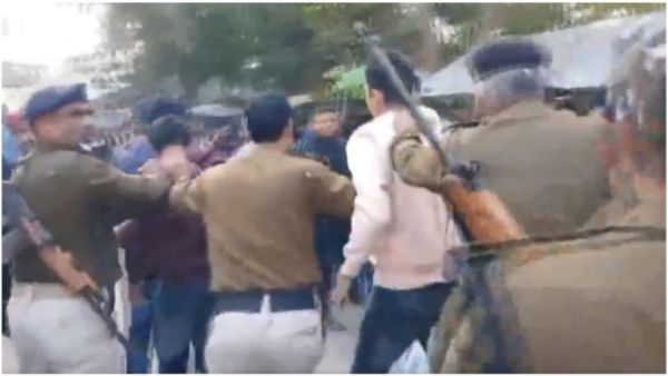 కోర్టులో విచారణ ఖైదీని పోలీసుల ముందే కాల్చి చంపేశారు, పక్కా సినిమా స్టైల్లో హత్య !