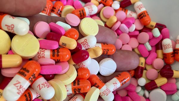 Drugs: క్యాప్సూల్స్ రూపంలో డ్రగ్స్.. పట్టుకున్నపోలీసులు..