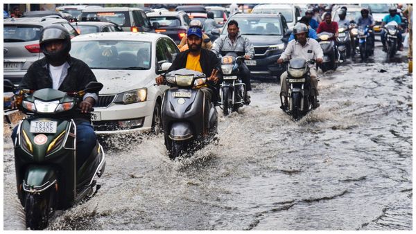 Heavy Rain: హైదరాబాద్‍లో వర్షం.. పలు చోట్ల ట్రాఫిక్ జామ్..