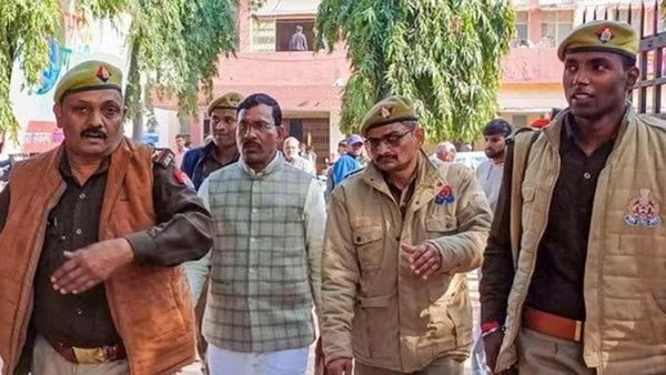 మైనర్ రేప్ కేసులో అధికార పార్టీ ఎమ్మెల్యేకి 25 ఏళ్లు జైలు శిక్ష, ఎక్కడ జరిగిందంటే?, పబ్లిక్ గా వెళ్లి!