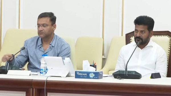 కాంగ్రెస్-ఎంఐఎం స్నేహం ఖాయమైందా? గ్రేటర్ సమీక్షలో రేవంత్ పక్కనే అక్బరుద్దీన్!