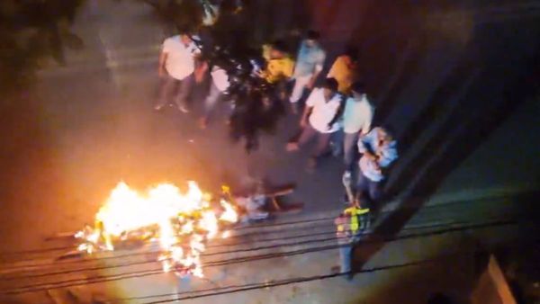 Vyooham: ఆర్జీవీ డెన్ ముందు ఉద్రిక్తత, వ్యూహం పోస్టర్ల దహనం: కుక్కలంటూ రాంగోపాల్ వర్మ