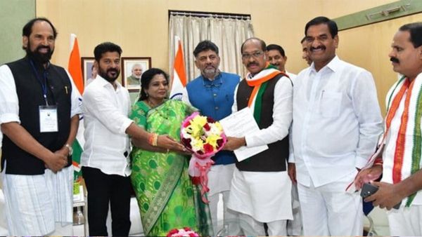 గవర్నర్‌ను కలిసిన కాంగ్రెస్ నేతలు: సోమవారమే ప్రమాణ స్వీకారోత్సవం