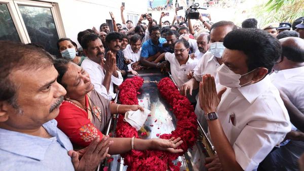 తమిళ హీరో,డీఎండీకే అధినేత విజయకాంత్ మృతి; పీఎం మోడీ, స్టాలిన్, ఖుష్బూ సంతాపం!!